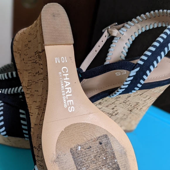 Charles David Navy Wedges Size 10 - Picture 2 of 2